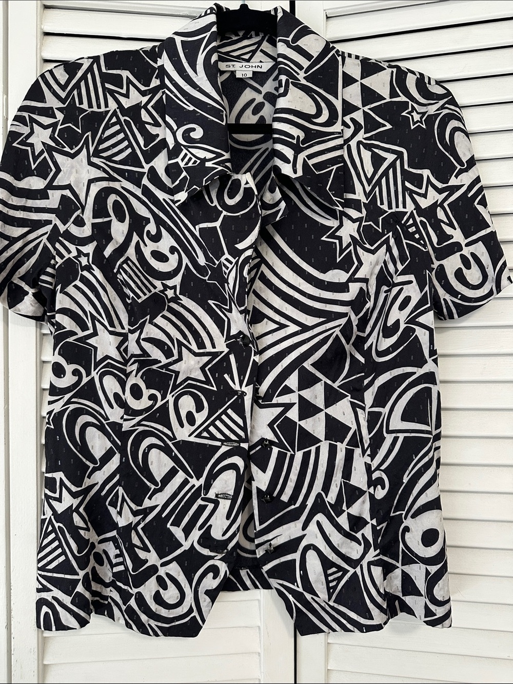 St. John Black & White Abstract Short Sleeve Collared Blouse